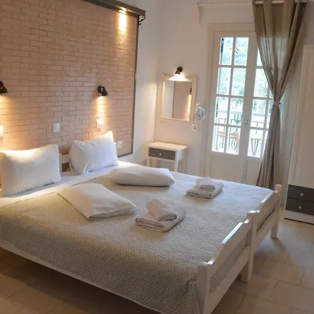 Anna George * Stafylos