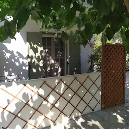 Anna George Apartment Stafylos